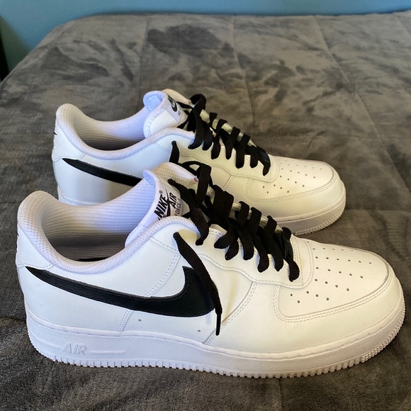 Forces with black laces and swoosh they fireeeeeee doe. - Picture 1 of 5